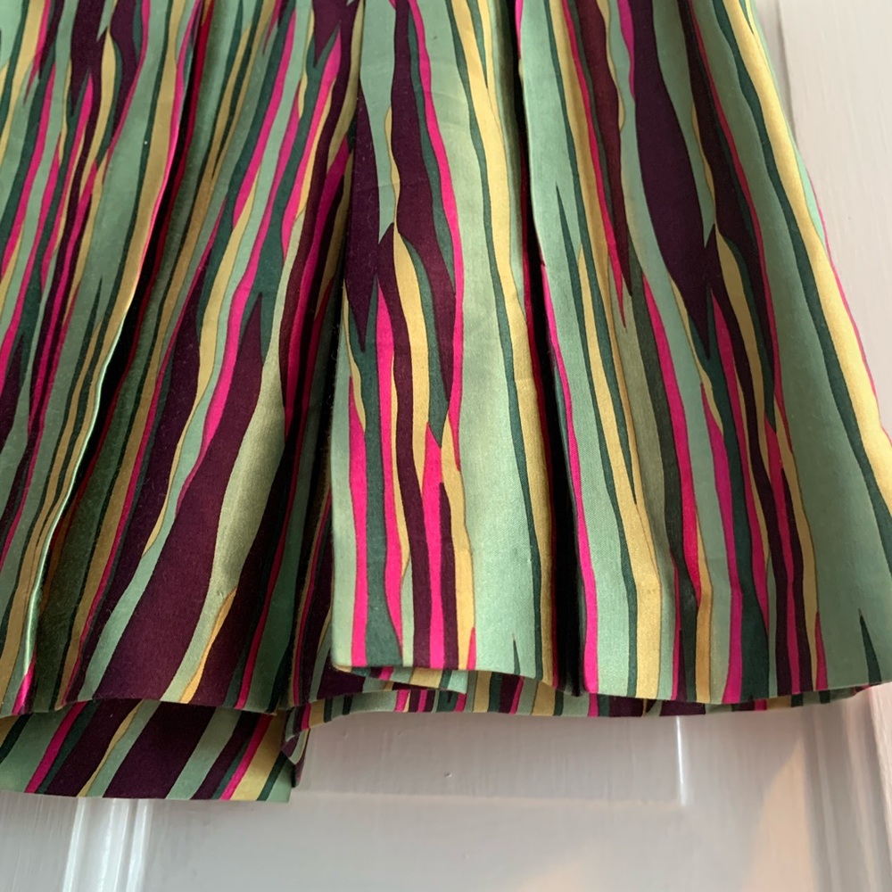 NWT Parameter Silk Midi Mini Skirt Green
Multicolored Abstract Art Design